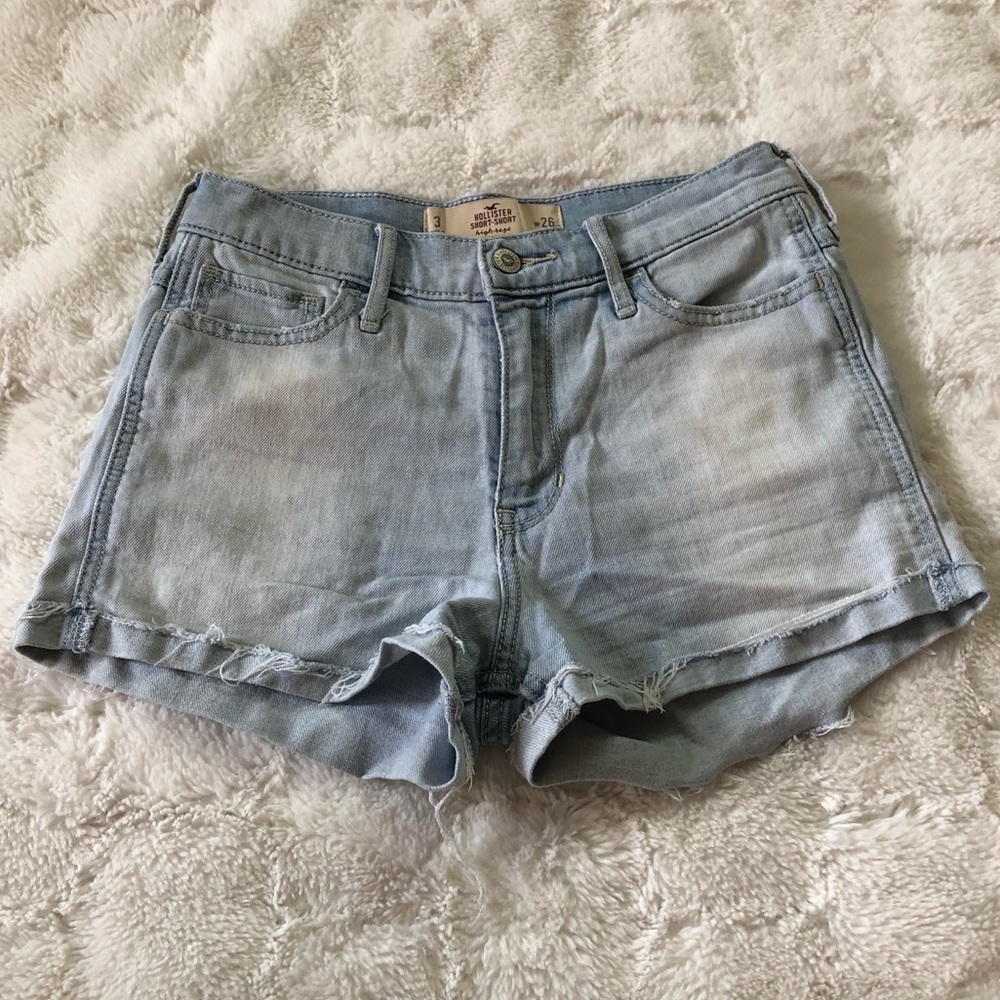 Light Wash Hollister Short-Short SIZE 26